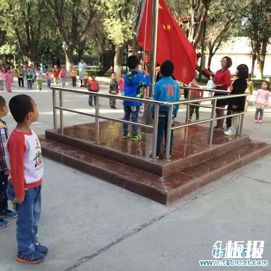 公办幼儿园升旗台设计样式图片