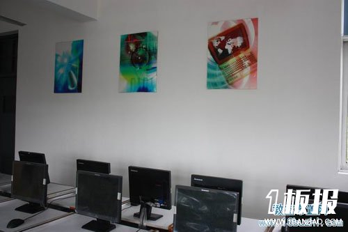 高中电脑教室环境布置:整齐有序的布置