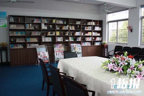 中学教师阅览室环境布置:干净敞亮