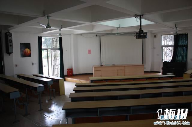 高中多媒体教室环境布置:投影仪，幕布设计