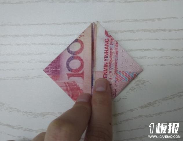 100元折爱心的步骤图解